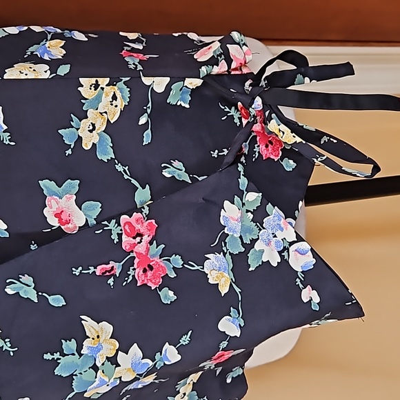 JUSTIN B. JONES TANK TOP NEW YORK XL 100% RAYON FLOWERS FLORAL V-NECK - Picture 3 of 8